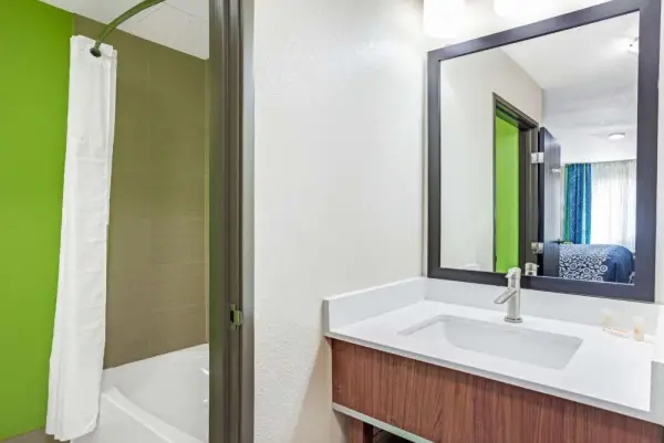Arya Inn & Suites 7