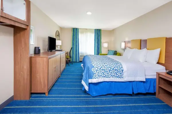 Arya Inn & Suites 9