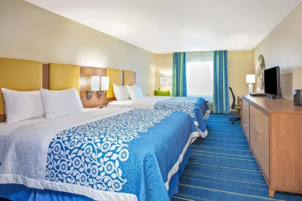 Arya Inn & Suites 10